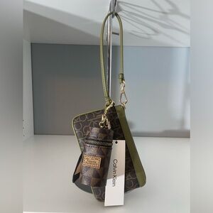 NWT Calvin Klein wristlet Plus bag tag